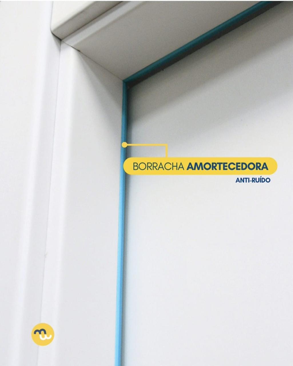 Porta instalada — ambiente residencial